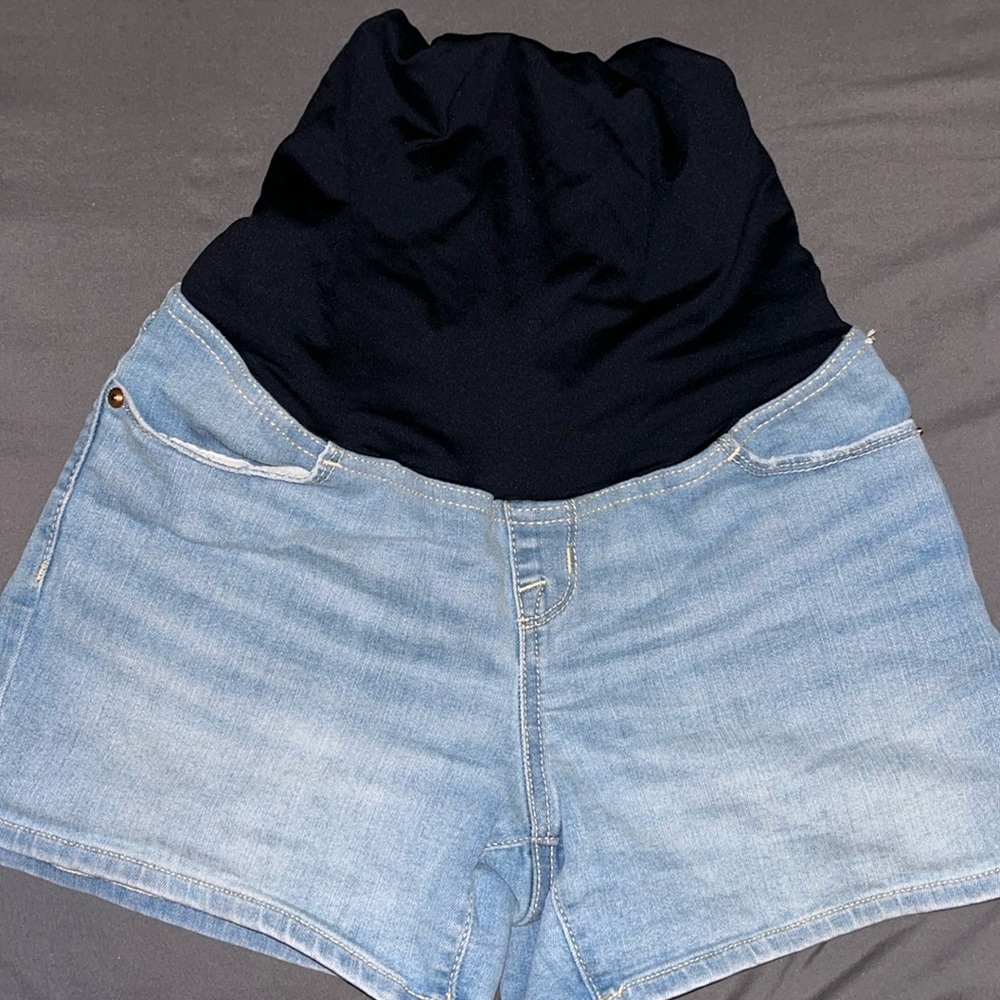 Full panel maternity jean short